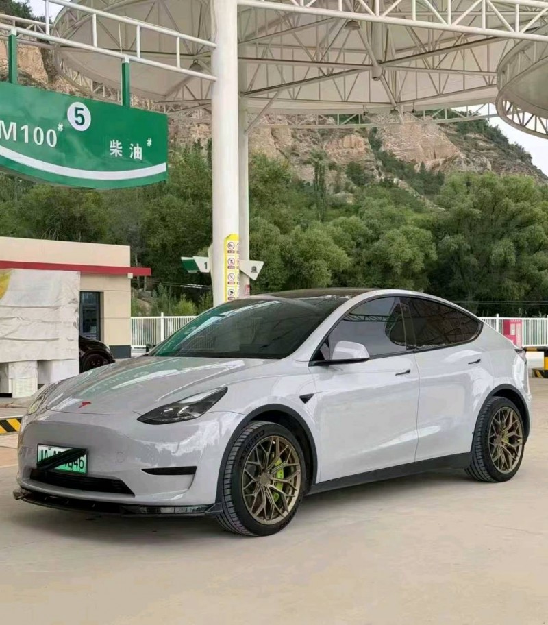 临夏23年特斯拉MODEL Y2