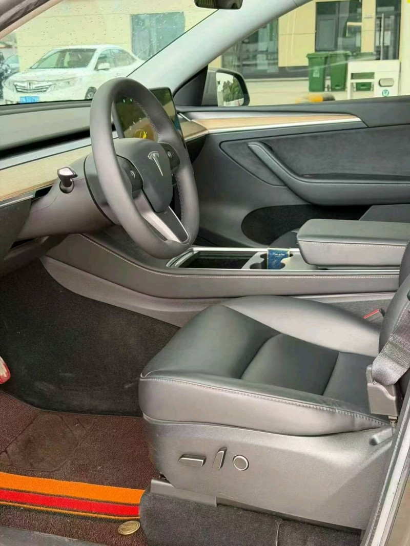 临夏23年特斯拉MODEL Y3