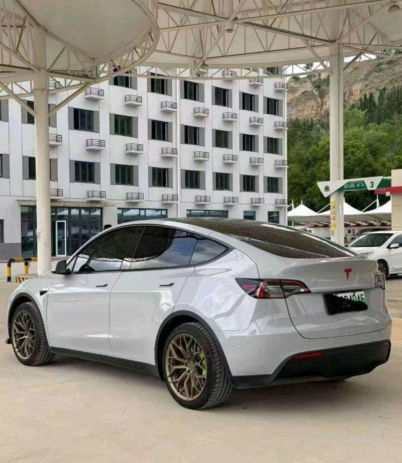 临夏23年特斯拉MODEL Y7