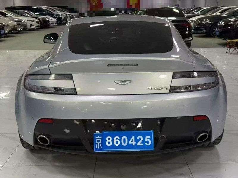 廊坊13年阿斯頓·馬丁Virage9