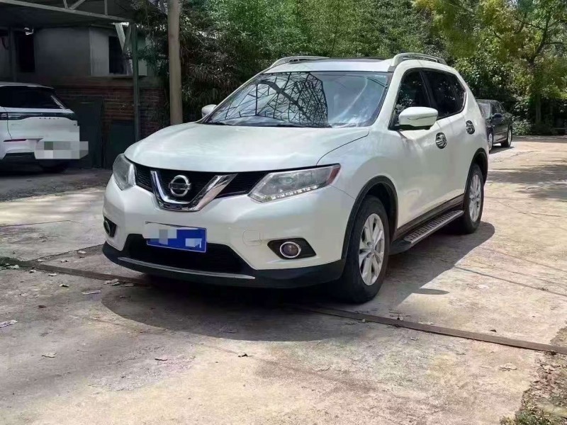 濰坊14年日產奇駿2