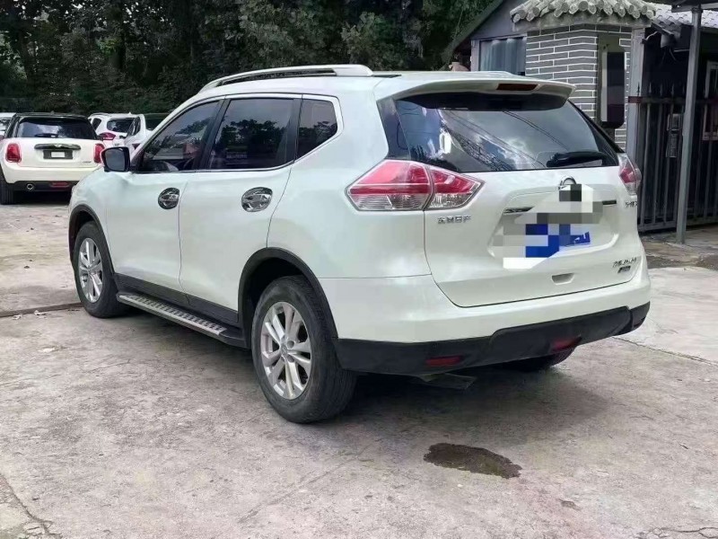 濰坊14年日產奇駿8