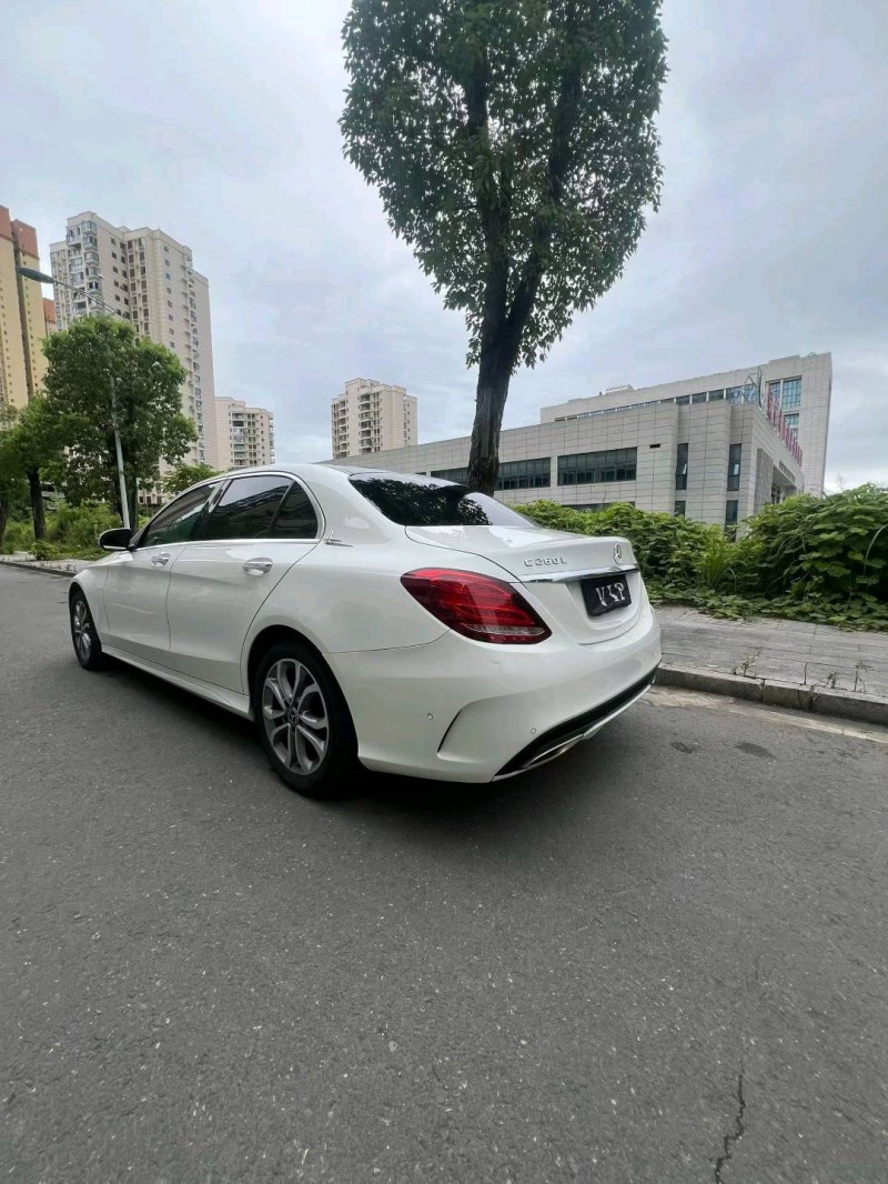 銅仁18年奔馳C4