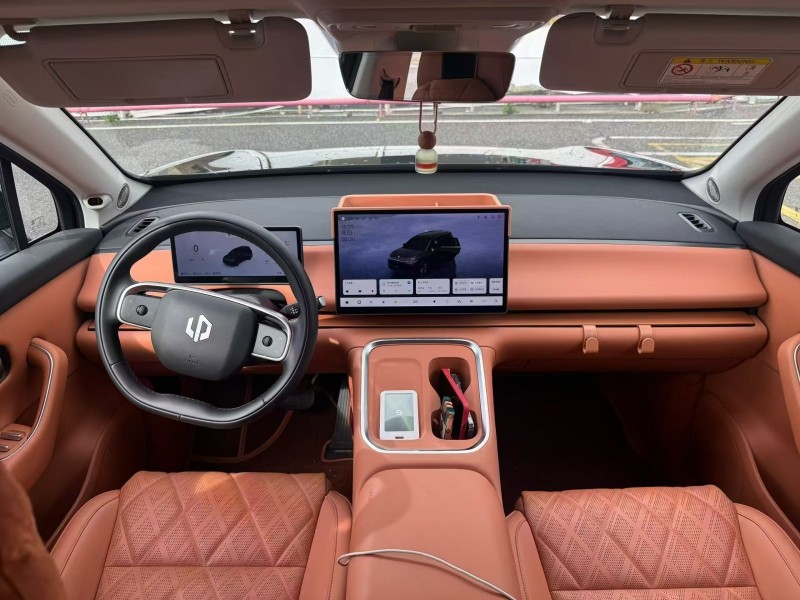 廣州25年零跑汽車C165