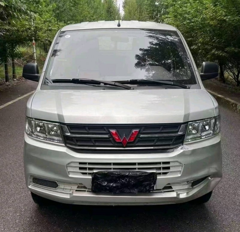 青岛24年五菱汽车荣光1