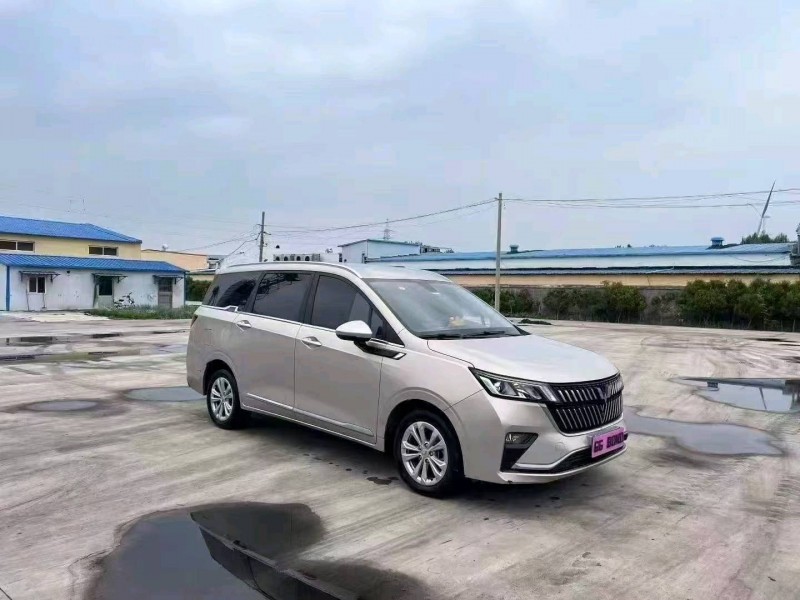 青島23年五菱汽車佳辰3