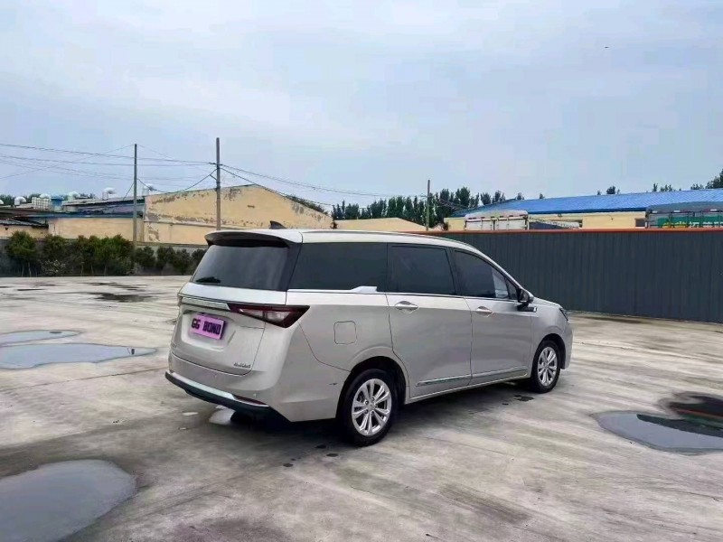 青島23年五菱汽車佳辰5