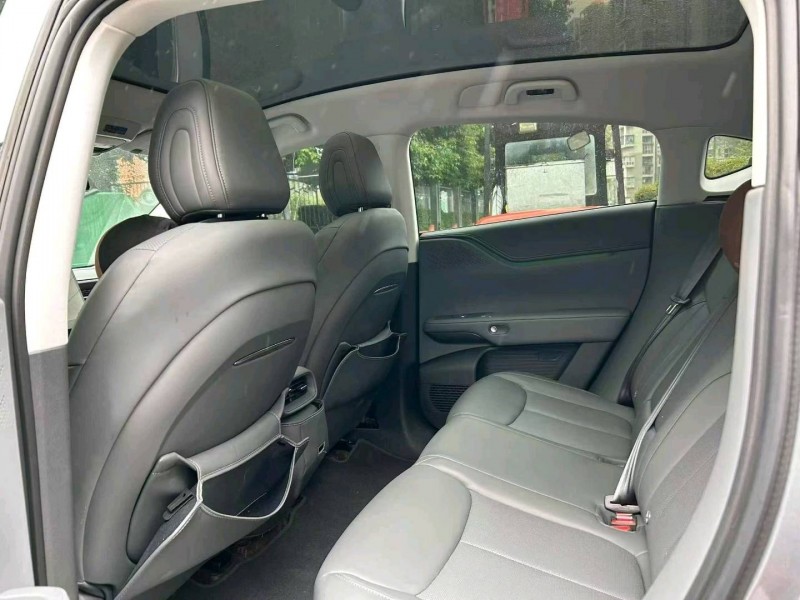 成都25年小鵬汽車G63