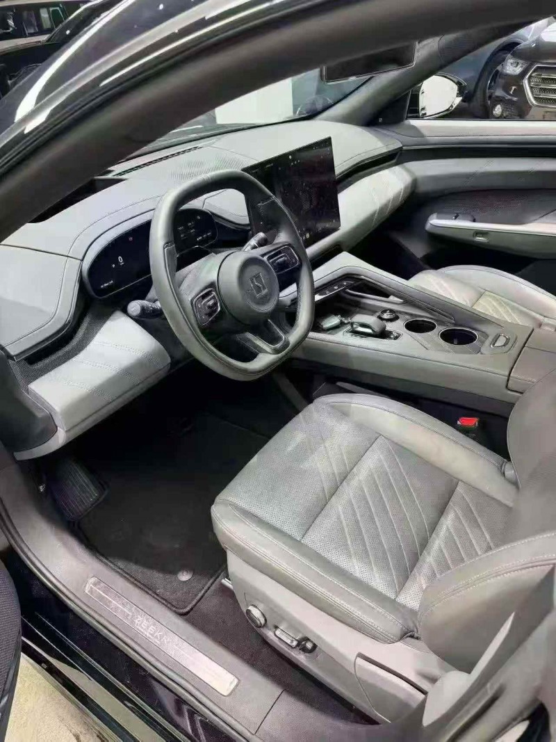 安順23年極氪汽車0016