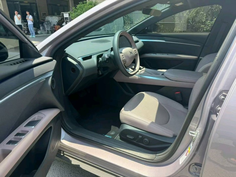 襄陽25年小鵬汽車m034