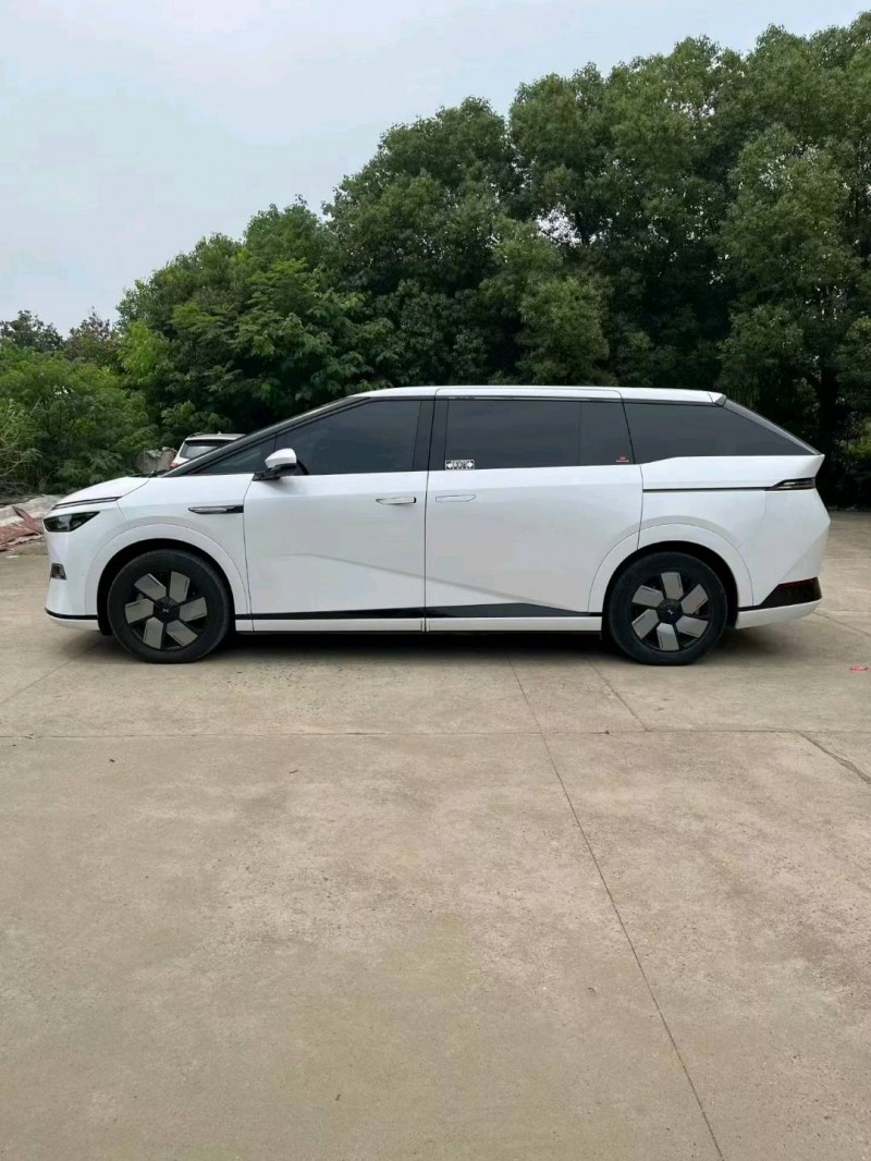 襄陽24年小鵬汽車X96
