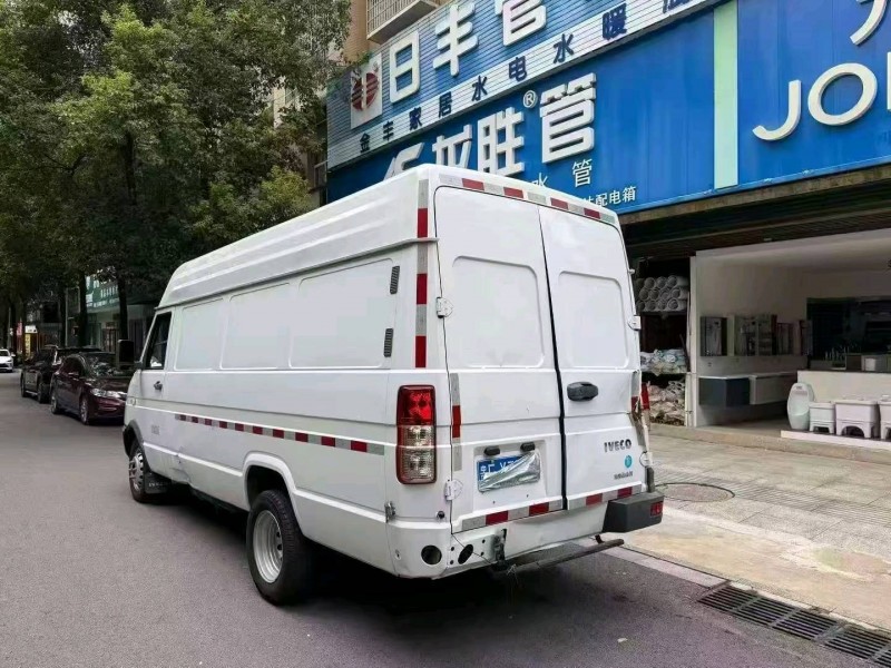 娄底23年依维柯得意3