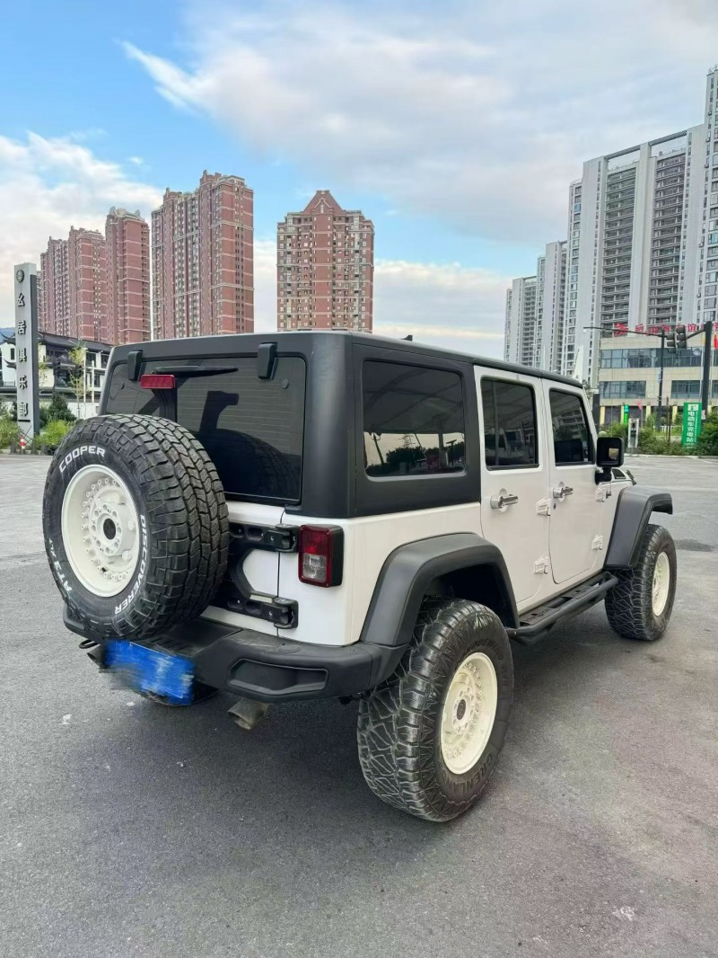 濰坊17年Jeep牧馬人8
