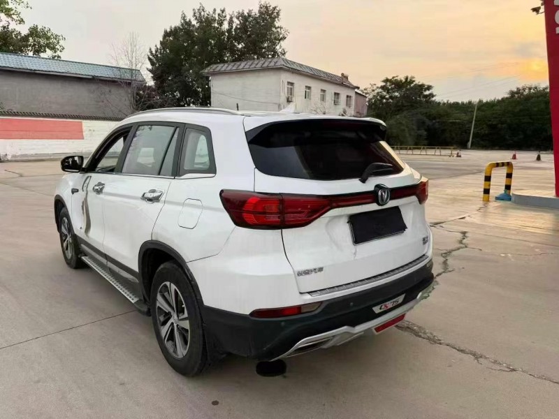 南陽19年長安汽車CS757