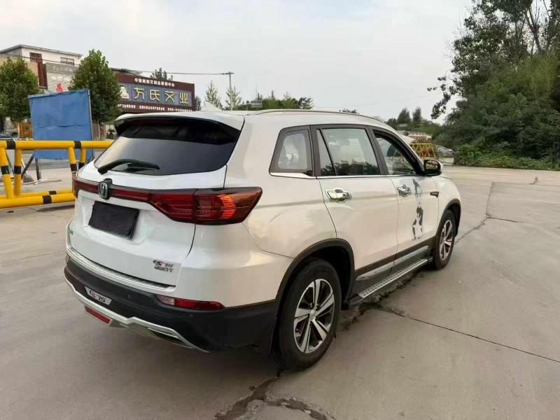 南陽19年長安汽車CS758