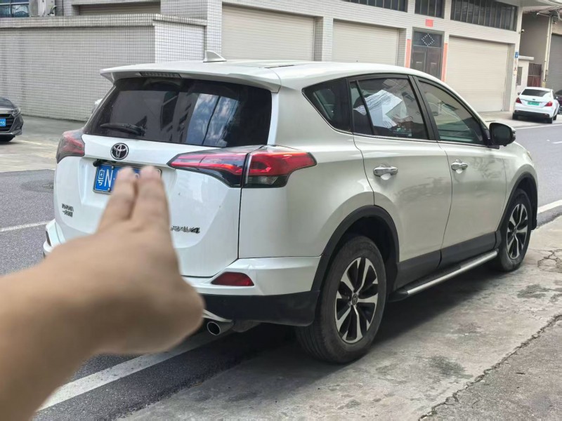 廣州17年豐田RAV47