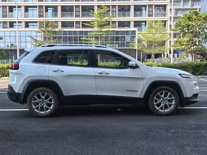 廣州17年Jeep自由光7