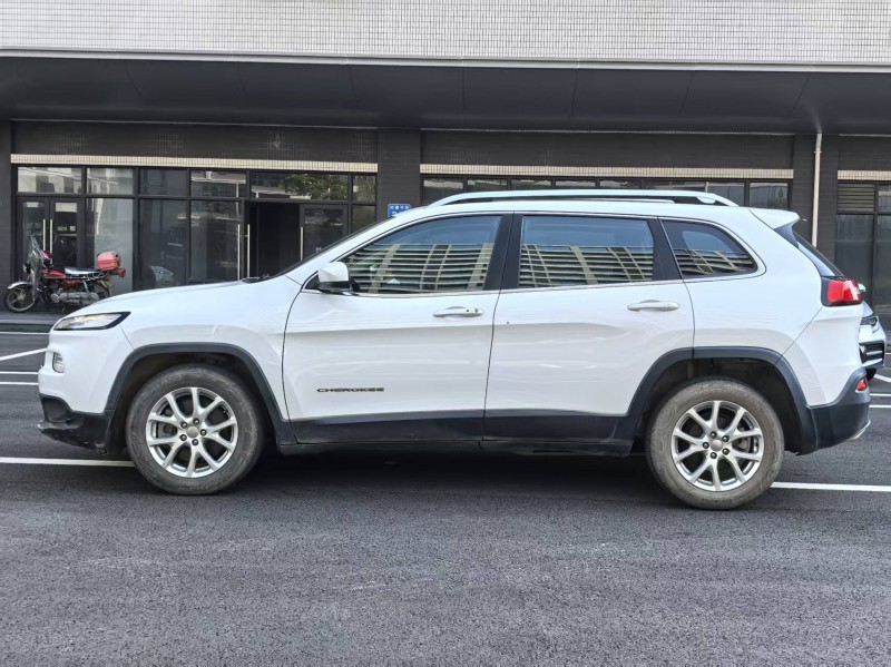 廣州17年Jeep自由光9