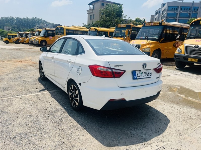東莞16年長安汽車悅翔9