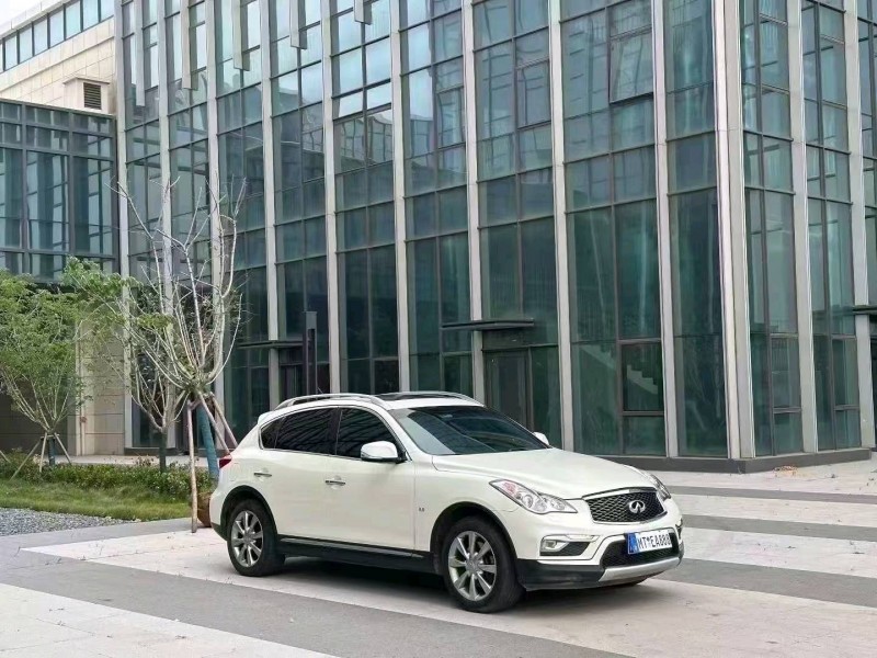 青島17年英菲尼迪QX502