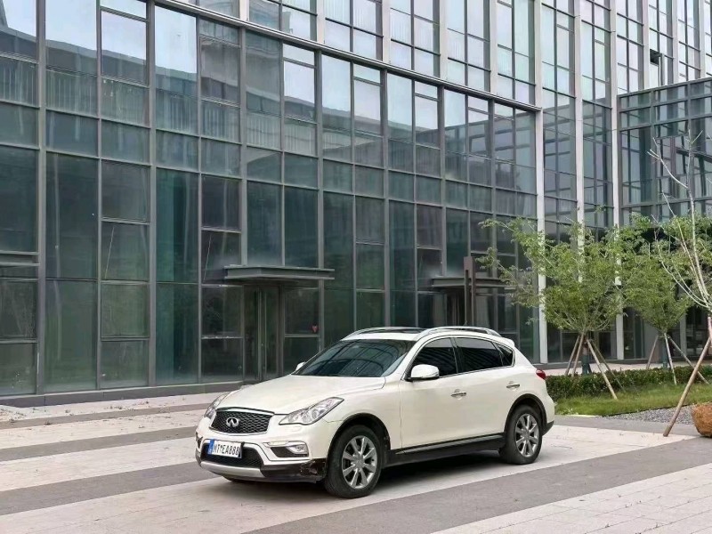 青島17年英菲尼迪QX503