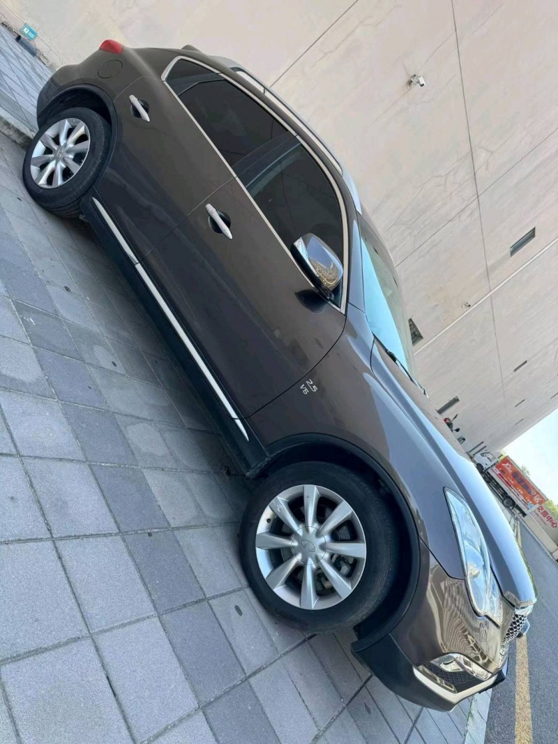 營口17年英菲尼迪QX503