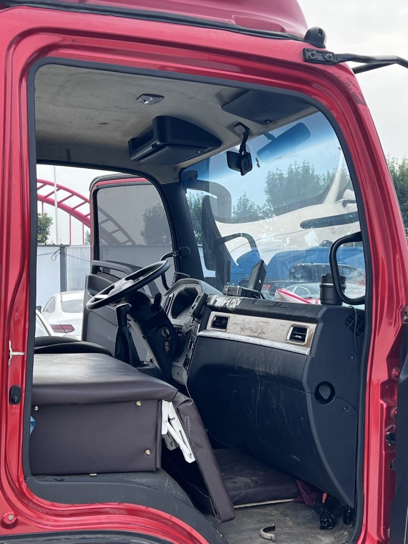 新鄉25年卡車系列重汽王牌4