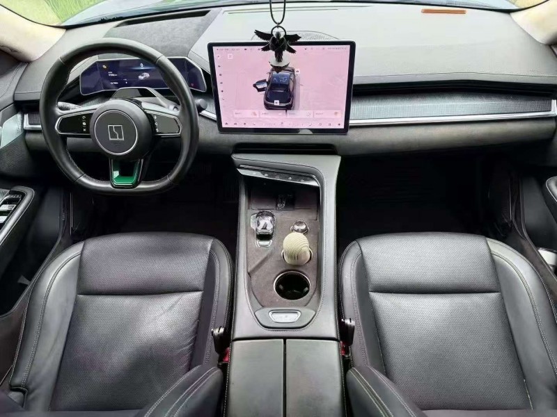紹興23年極氪汽車0017