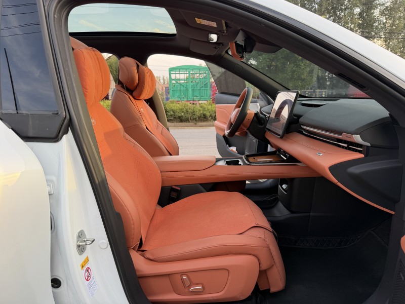 濟寧25年長安汽車深藍8