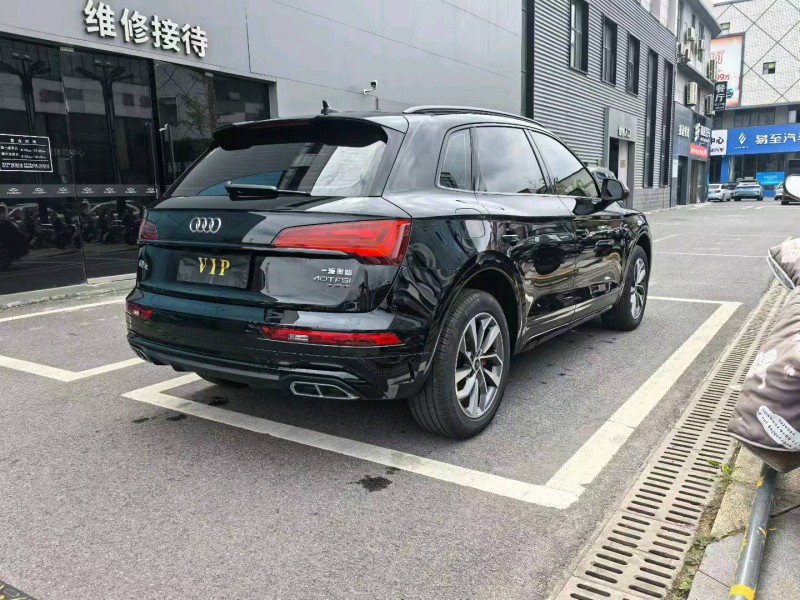 襄陽25年奧迪Q57