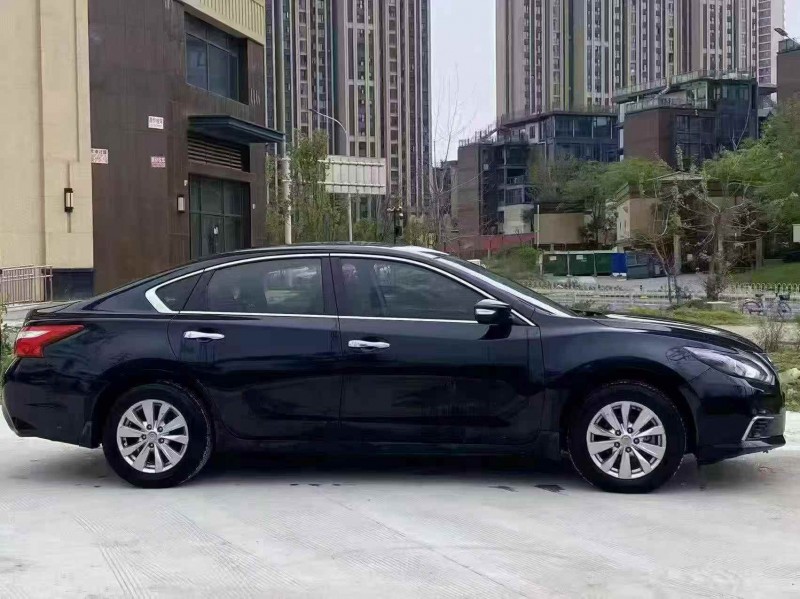 鄂州17年日產天籟8