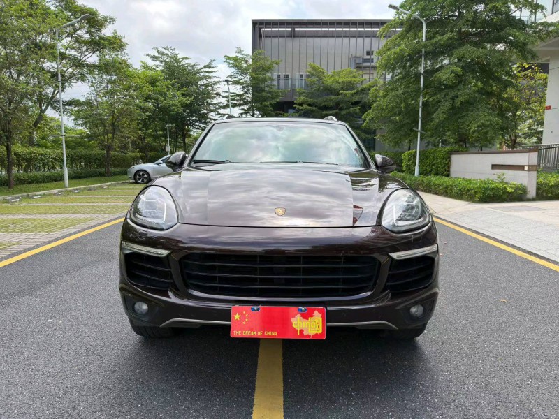 广州16年保时捷卡宴1