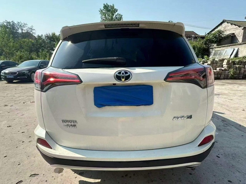 宜昌18年丰田RAV49