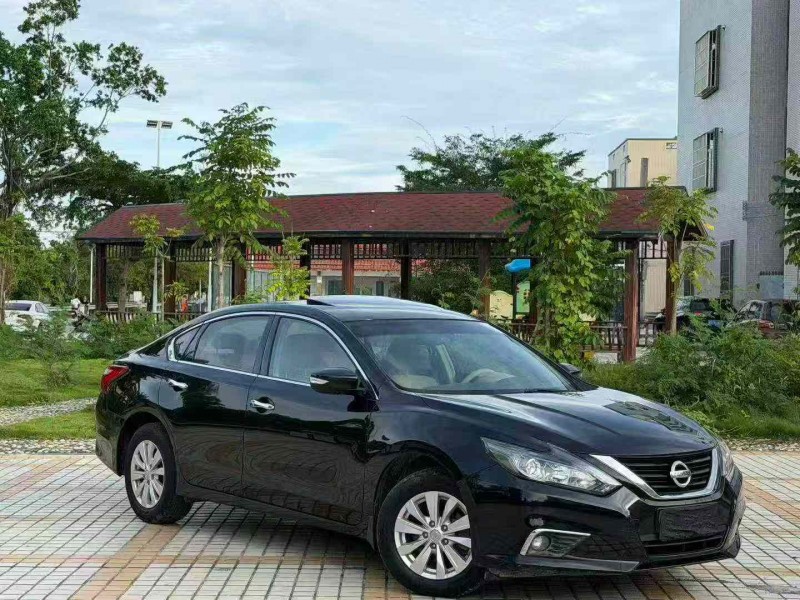 汕頭18年日產天籟2