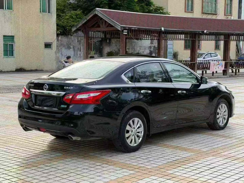 汕頭18年日產天籟8