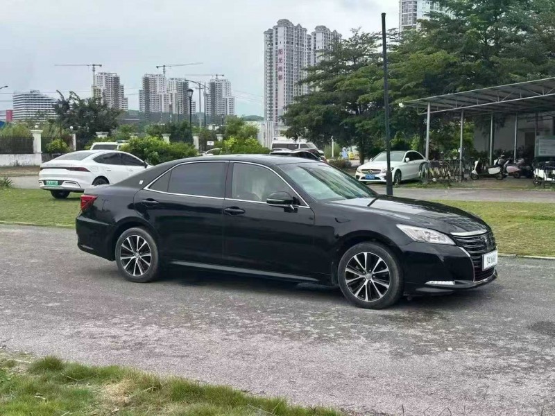 南宁18年丰田皇冠2