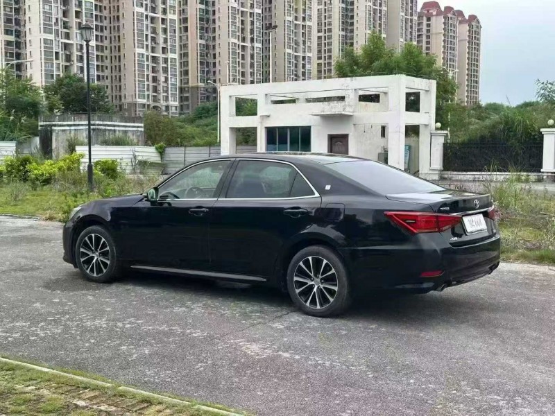 南宁18年丰田皇冠8