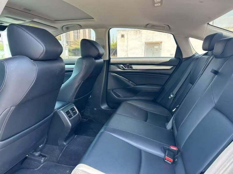 南宁21年本田雅阁6