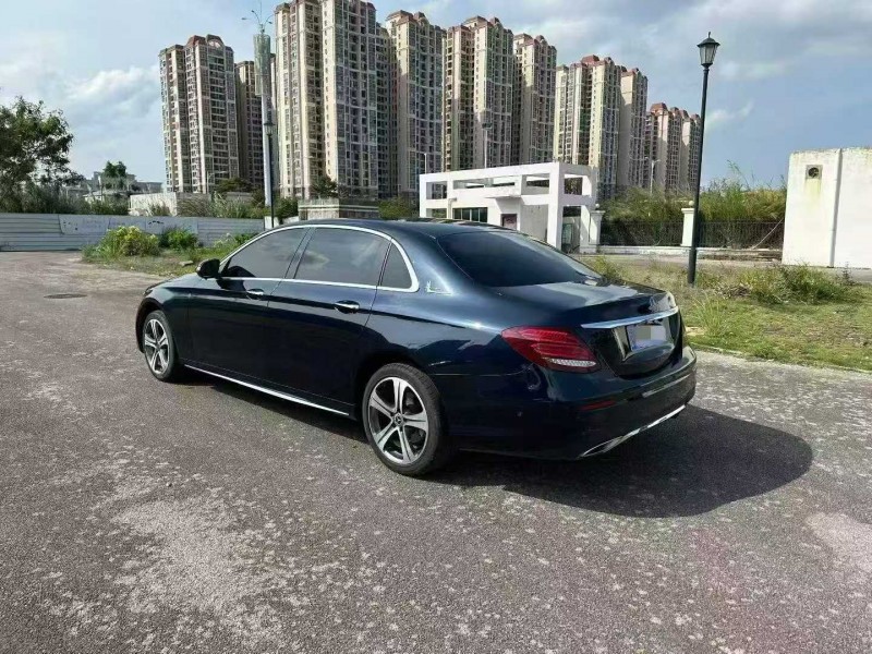 南宁18年奔驰E8