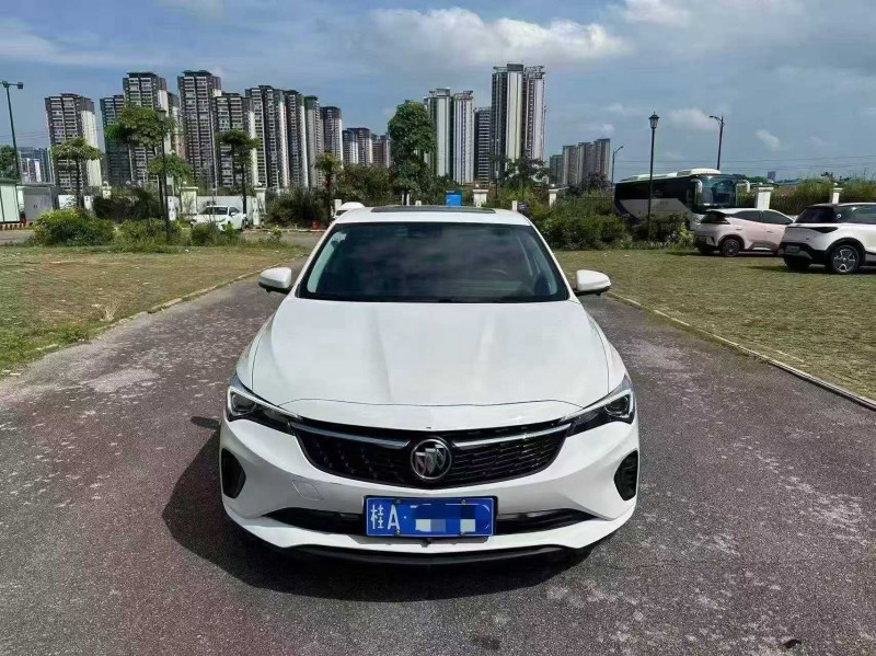 南宁24年别克威朗1