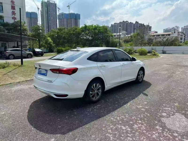 南宁24年别克威朗7