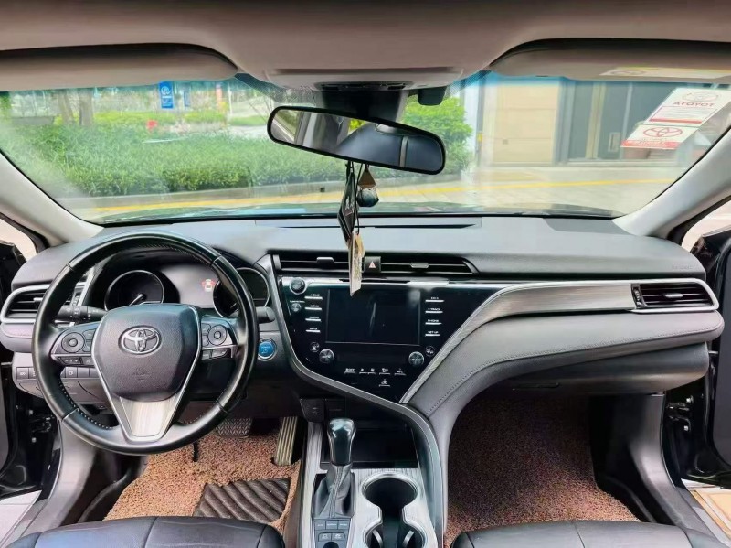 东莞18年丰田凯美瑞5