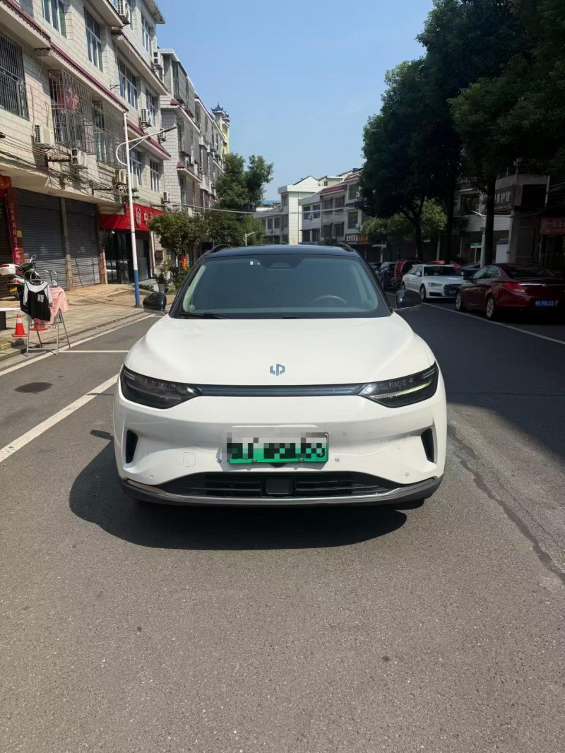 长沙22年零跑汽车C111