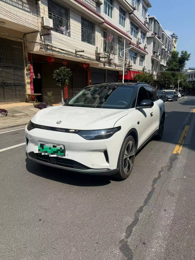 长沙22年零跑汽车C113