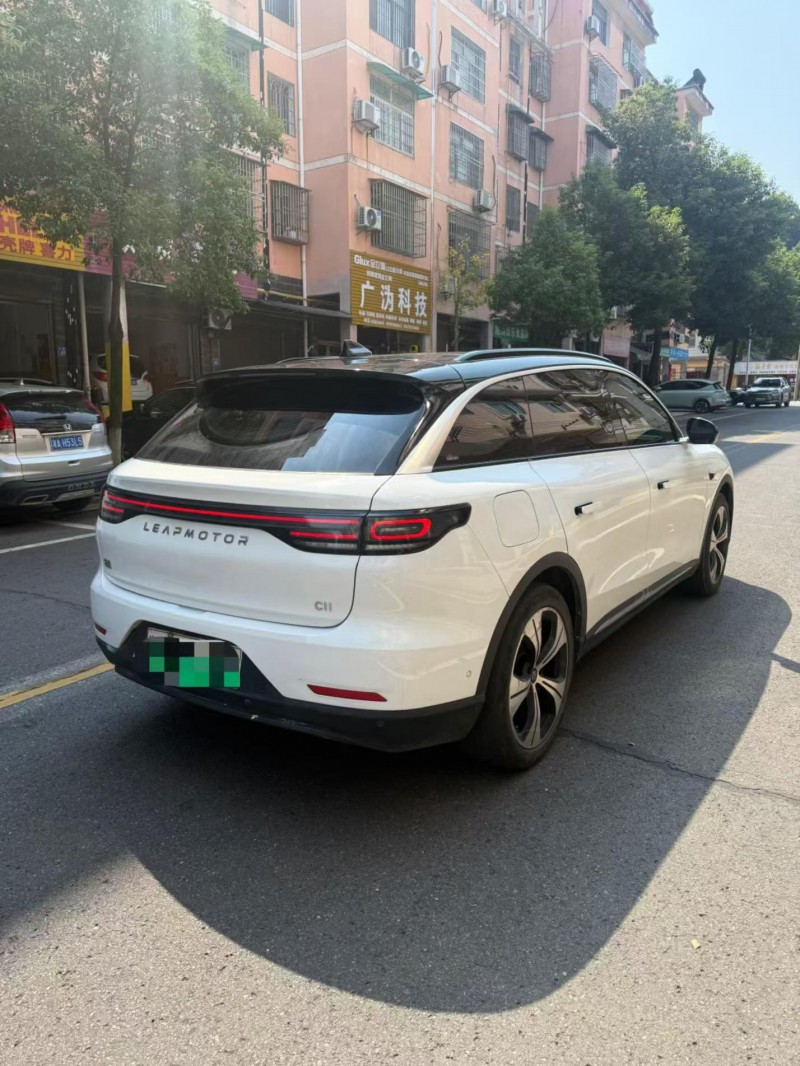 长沙22年零跑汽车C117
