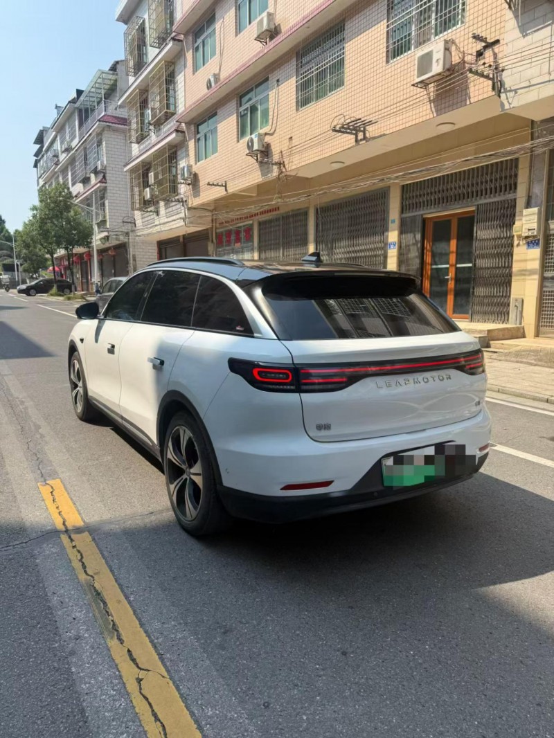 长沙22年零跑汽车C118