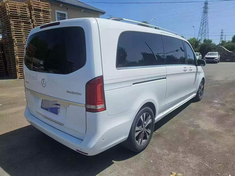 天津16年奔驰V8