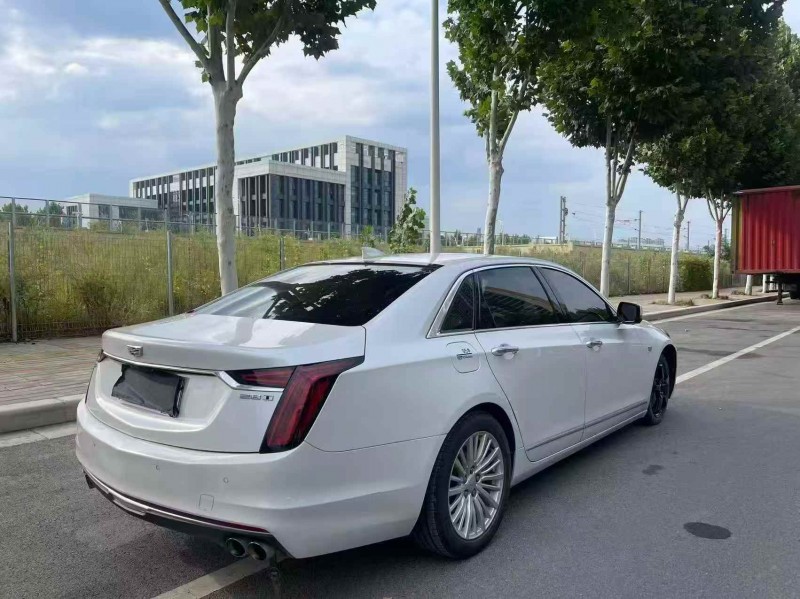 开封20年凯迪拉克CT68