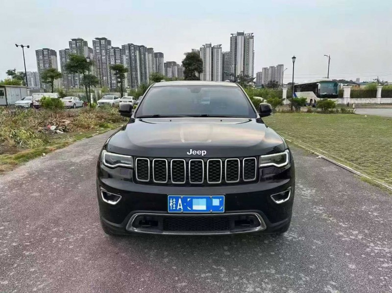 南宁18年Jeep大切诺基1