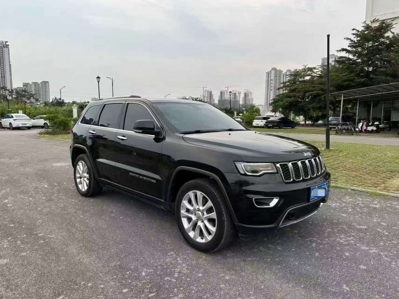 南宁18年Jeep大切诺基2